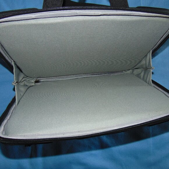 ZERO HALLIBURTON PADDED CASE WITH SHOULDER STRAP - Picture 6 of 7